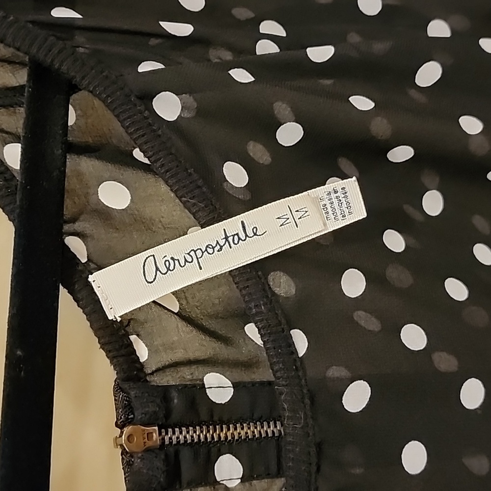 Black and white polka dot shirt Aeropostale size med - Picture 2 of 3